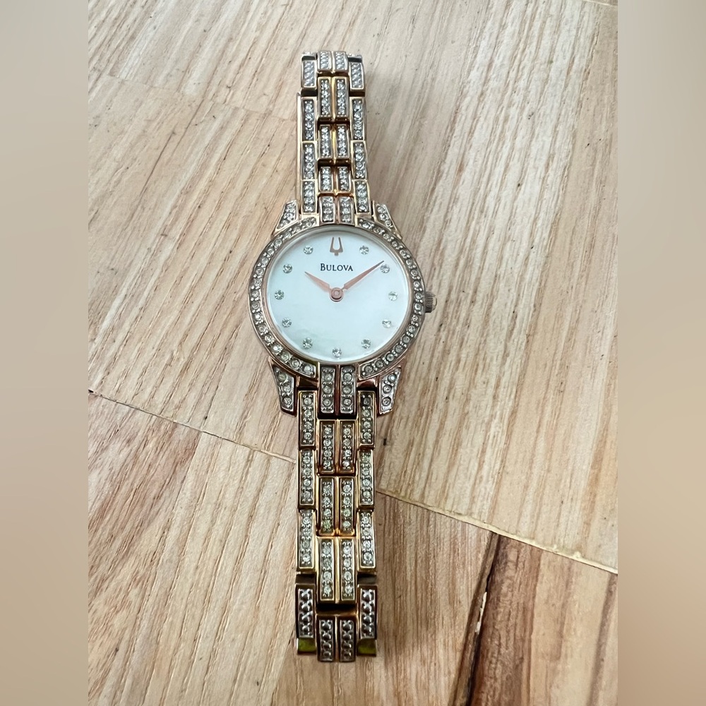Bulova ladies rose gold tone crystal studded dress watch NEW BATTERY - Picture 2 of 11